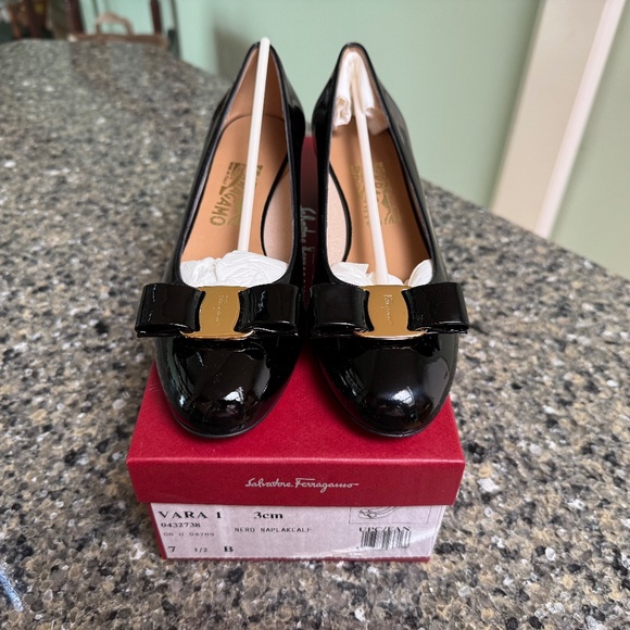 Ferragamo Vara Black Patent Shoes - 7.5 B